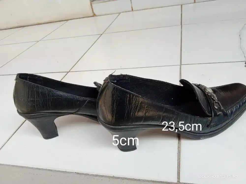 Sepatu heels hitam merk Garsel