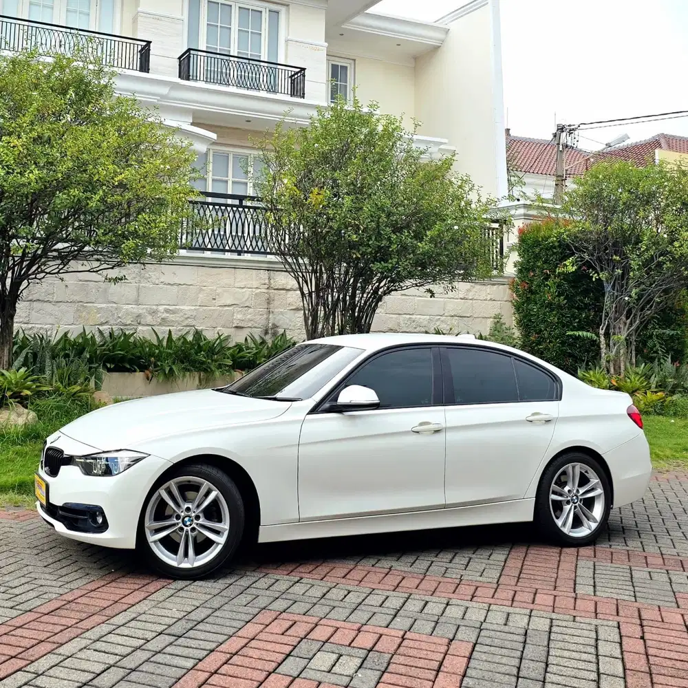 BMW 320i Sport Shadow 2020 Bensin sangat istimewa