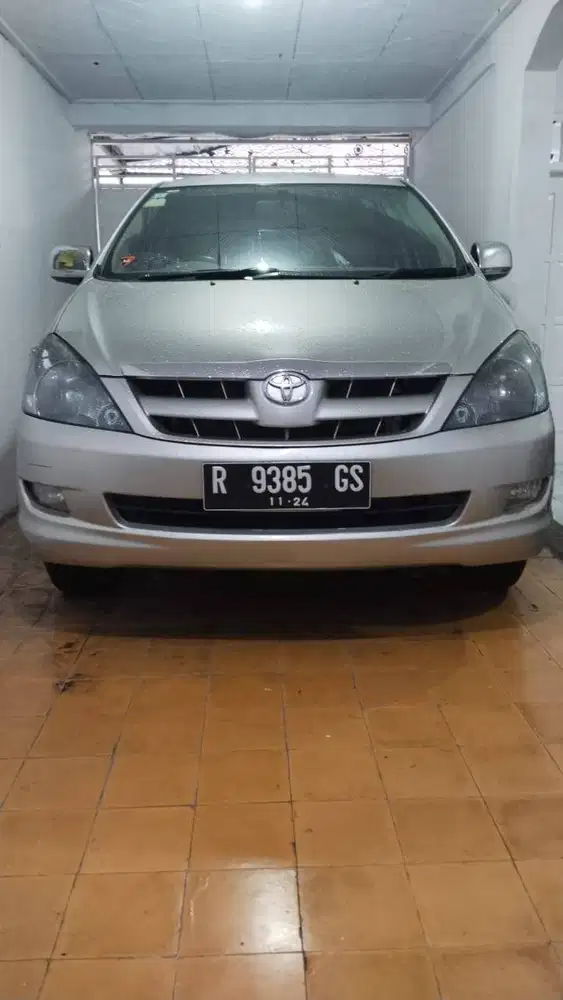 Toyota Kijang Innova 2.0 Tipe V Bensin-AT 2004 Silver