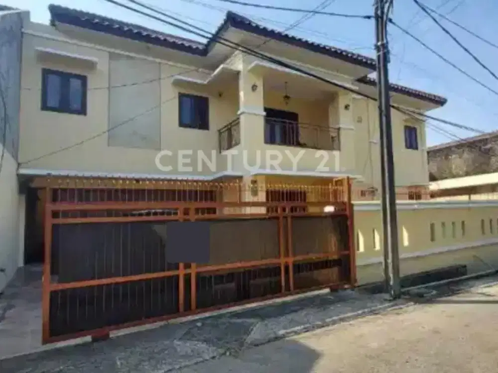 Rumah Dengan Halaman Luas Di Billymoon, Pondok Kelapa