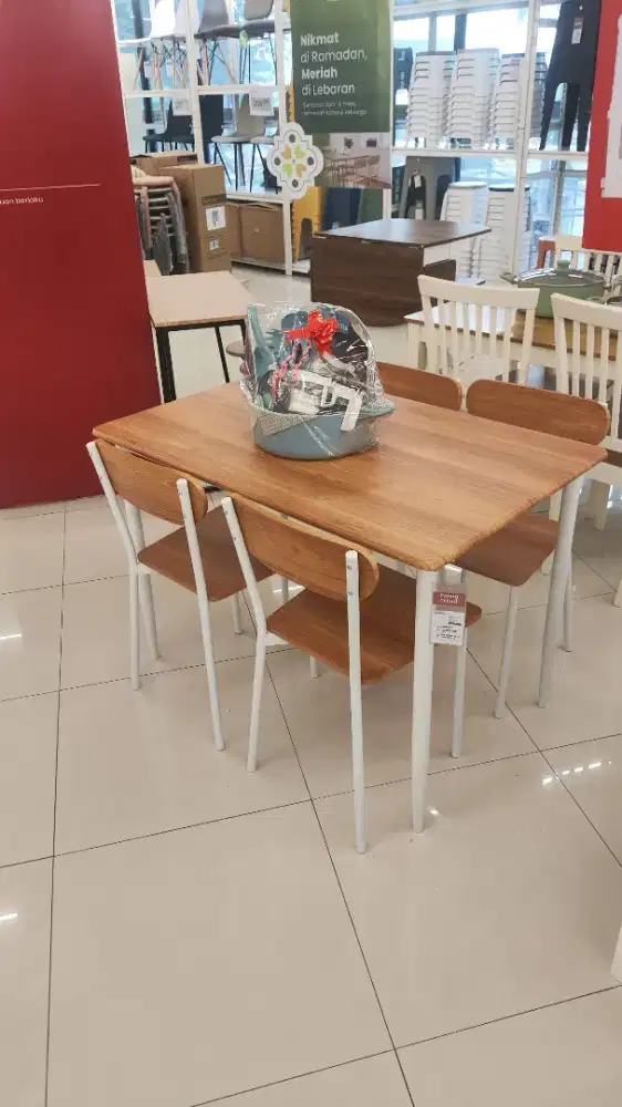 Set meja makan minimalis