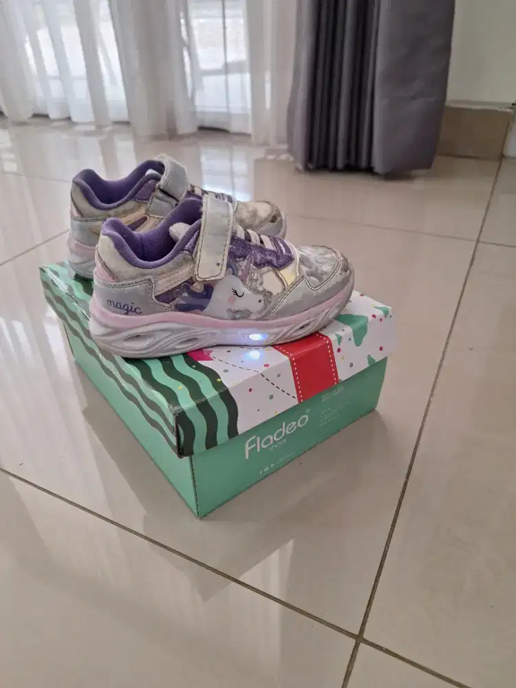 Sepatu Lampu Fladeo size 27