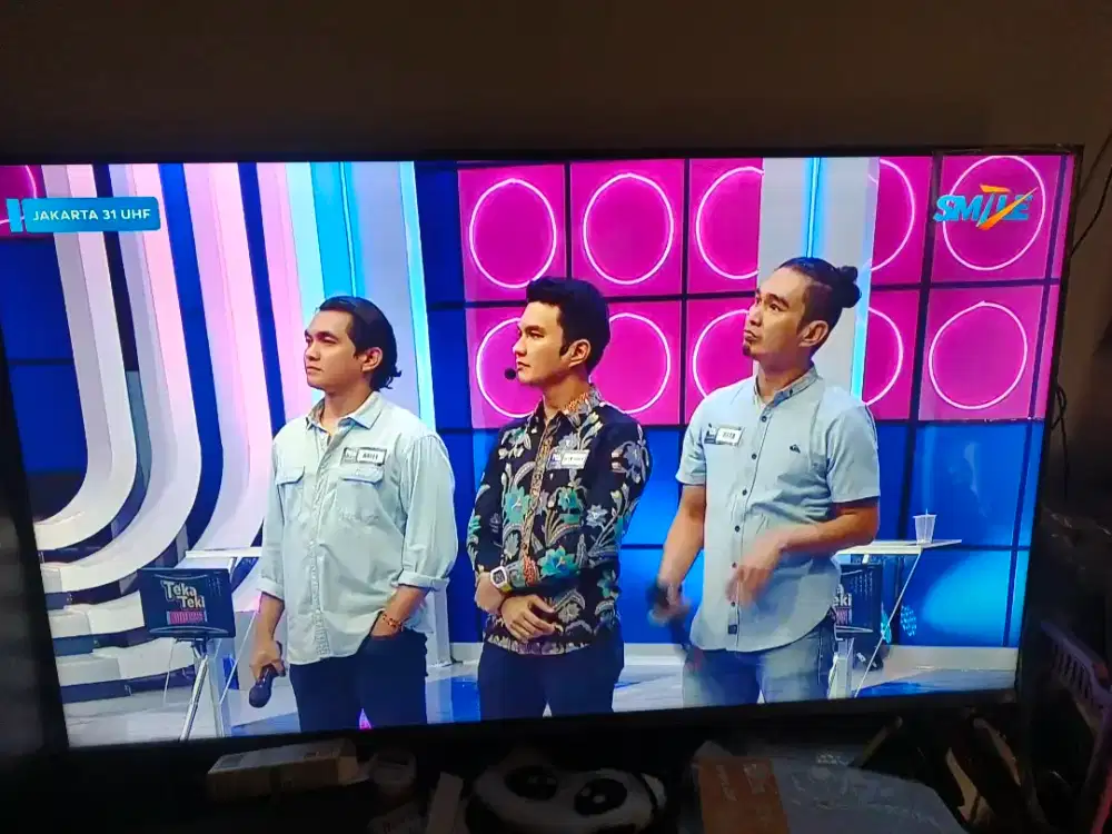 Dijual smart TV android 43inch Hisense lengkap Ori