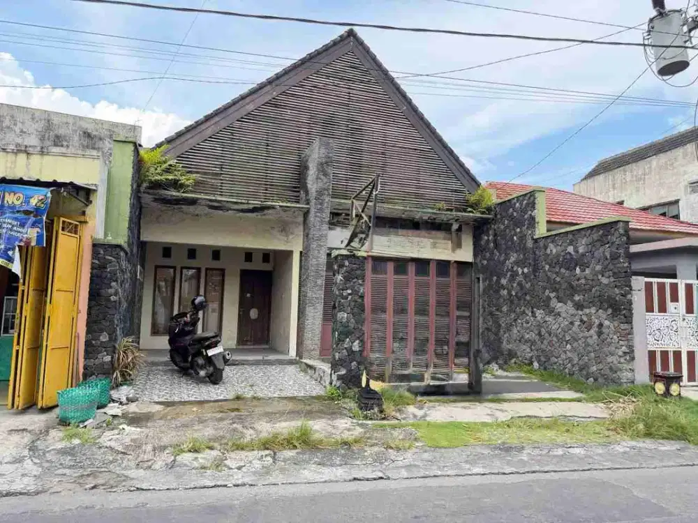 Rumah Nyaman dan Luas Strategis di Sumber Surakarta