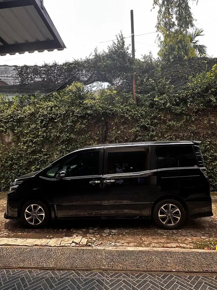 Toyota Voxy 1.5 AT 2018 (Pemakaian 2019)