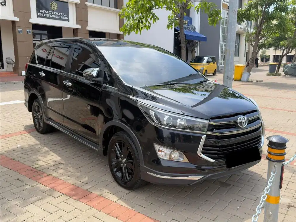 Toyota Innova Venturer Diesel Low Km 2018