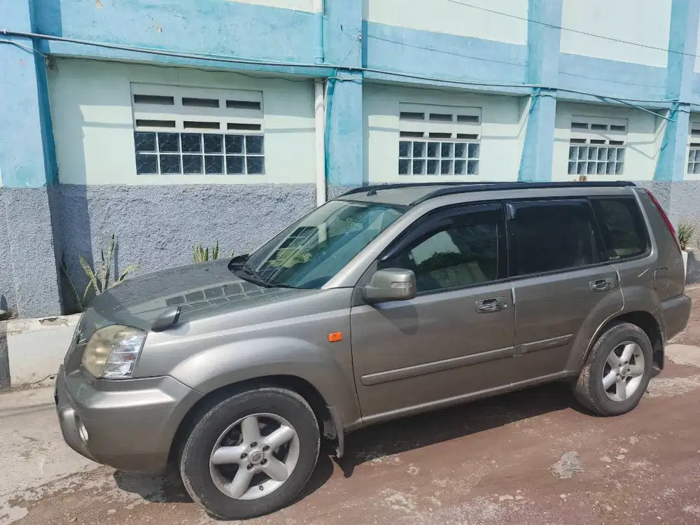 DIJUAL NISSAN X-TRAIL MATIC TAHUN 2003
