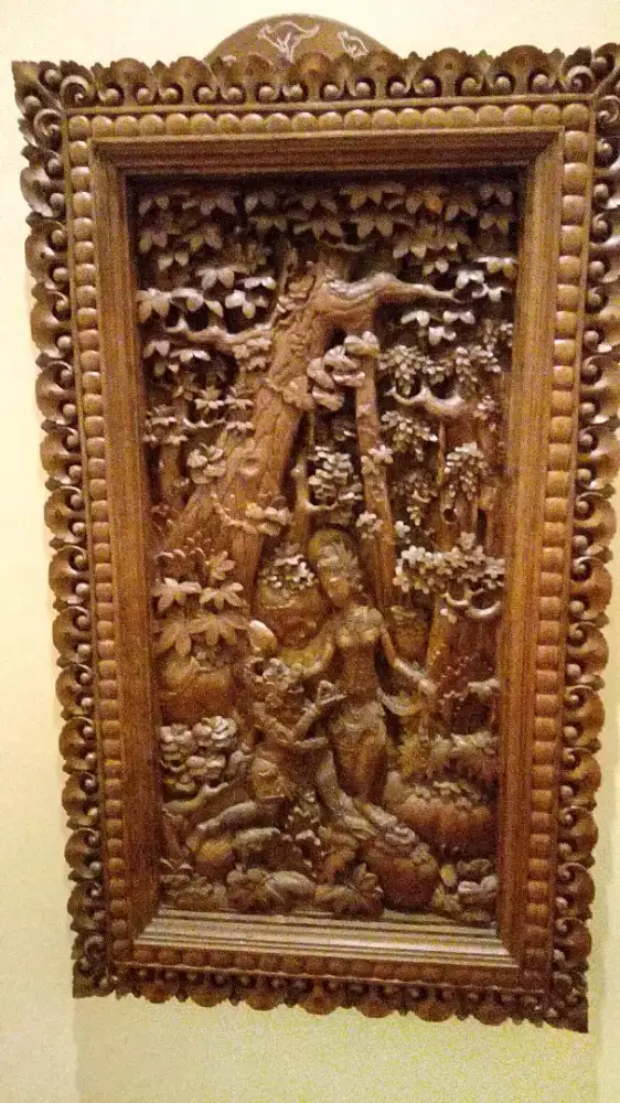 Panel ukir dinding kayu