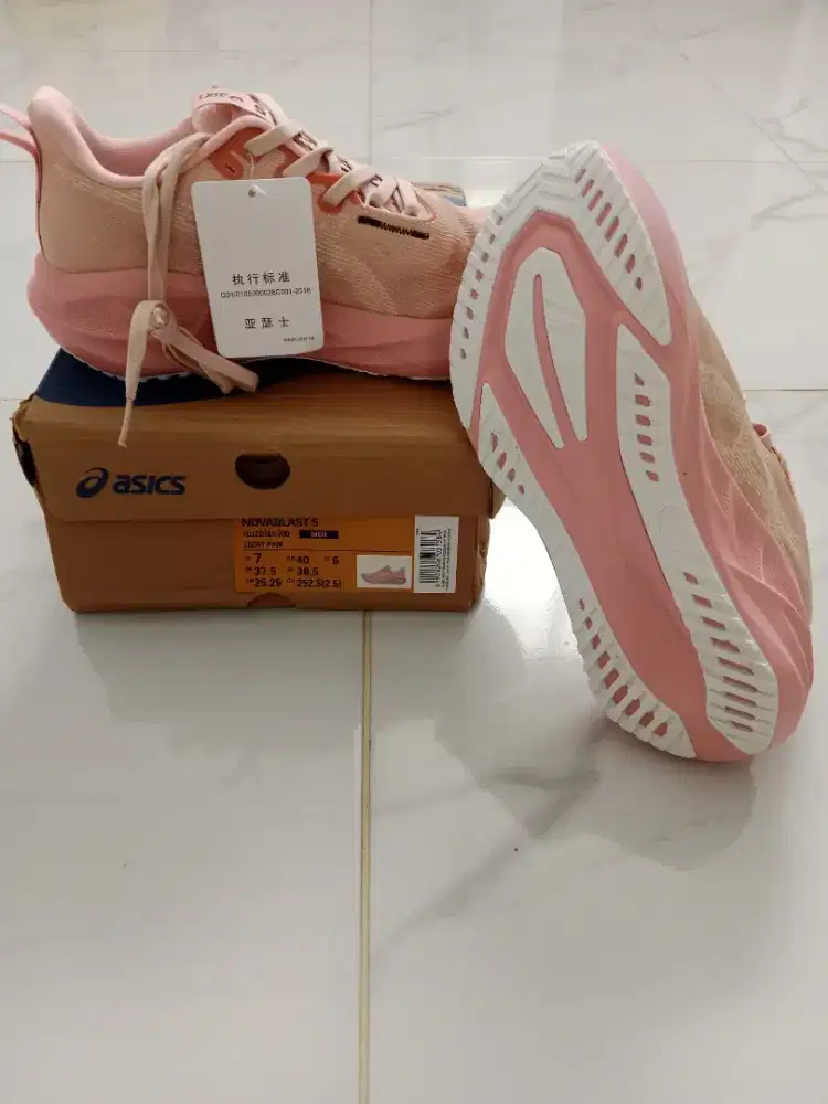 Sepatu Asics NovaBlast 5