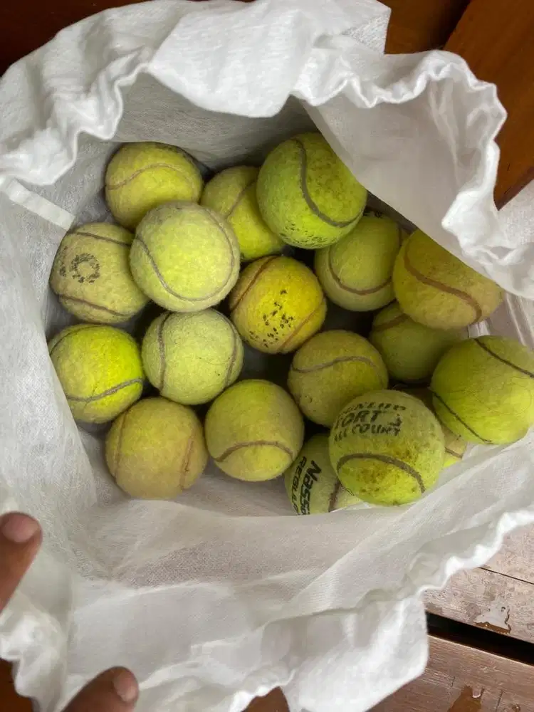 Preloved bola tenis