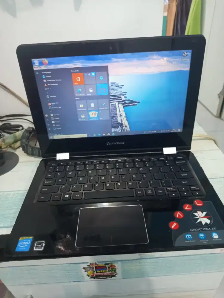 Laptop/Notebook Lenovo yoga 300 ram 4gb/ssd 128gb . Siap pakai