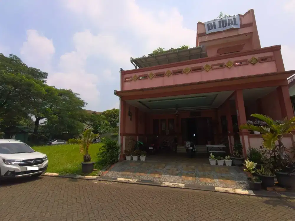 Dijual Rumah Mewah Tiga Lantai di Metland Transyogi