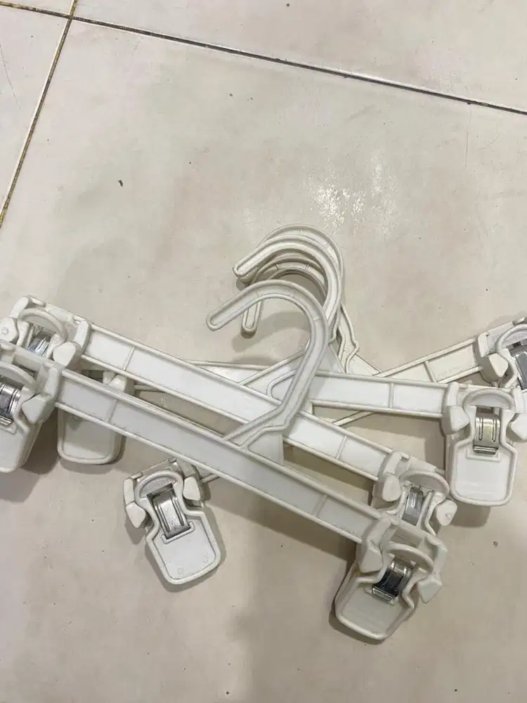 Hanger jilbab/ hanger leging