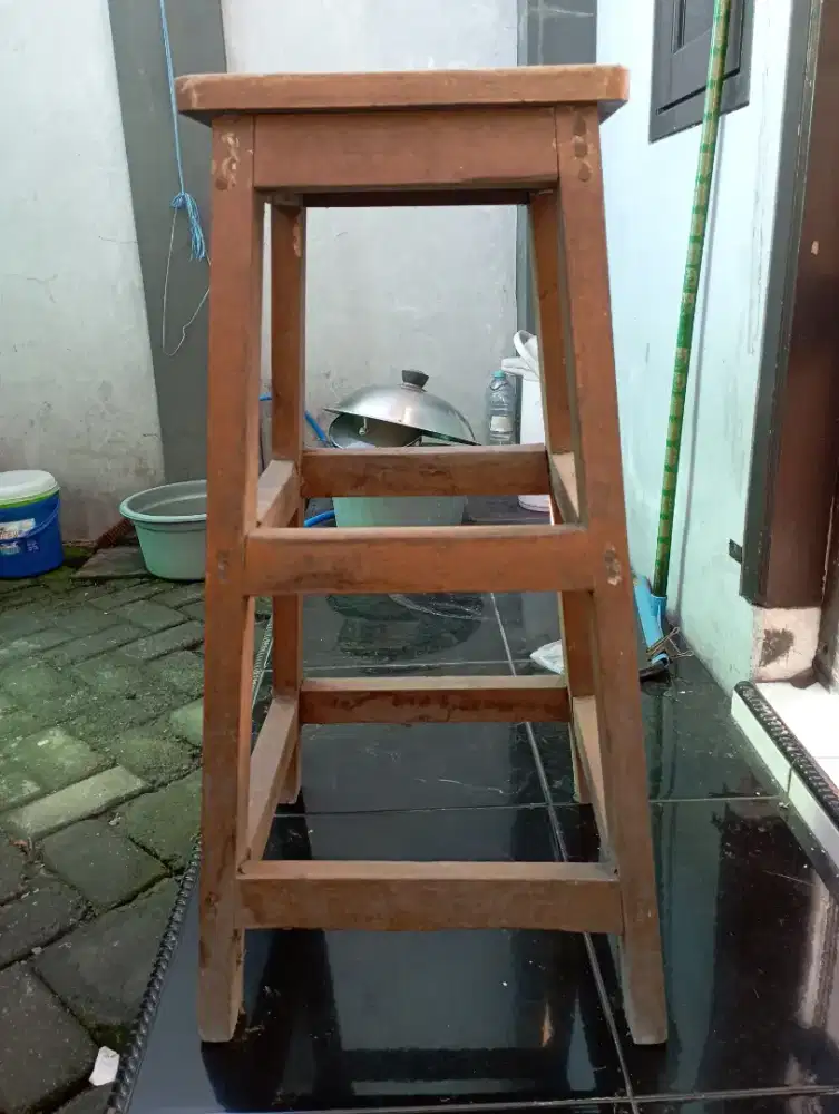 Kursi Kayu Tebal Kokoh – Murah Nego, Siap Pakai