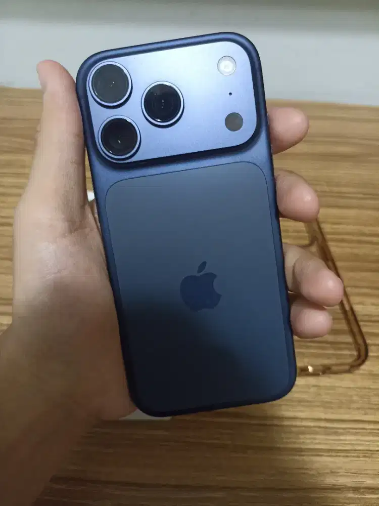 iPhone 17 Pro 256GB Deep Blue Resmi Beacukai (setara iBox)