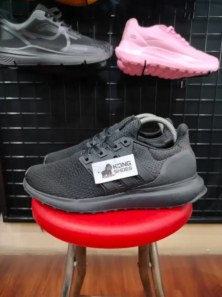 SEPATU ADI ULTRA DREAM BOUNCE BLACK