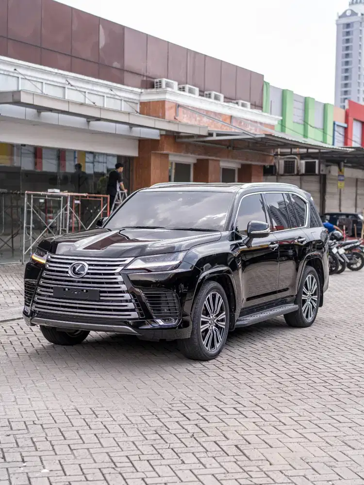 NIK 2023 Lexus LX 600 5-Seater Black on Black