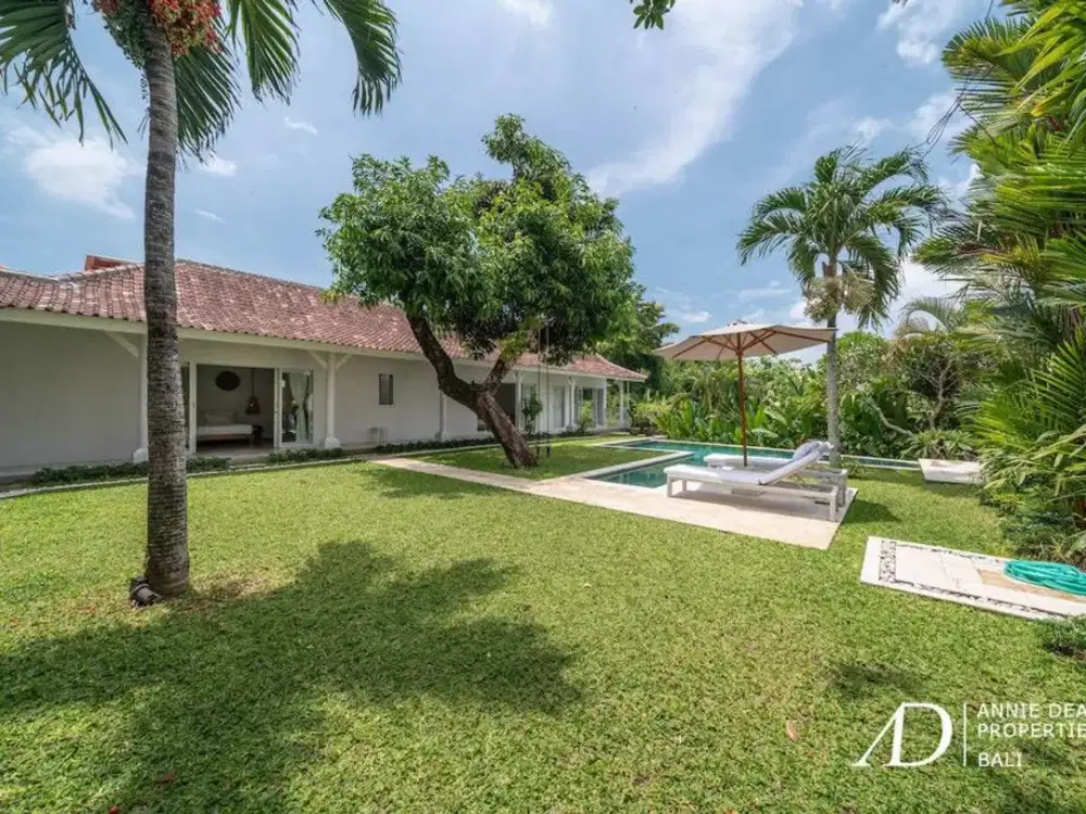 LEASEHOLD | 5-BEDROOM VILLA WITH LARGE GARDEN IN PADONAN, CANGGU