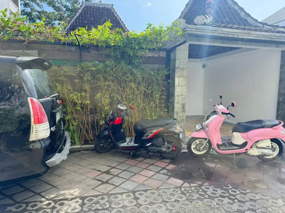 Dijual - Villa Full Kayu Jati di Seminyak