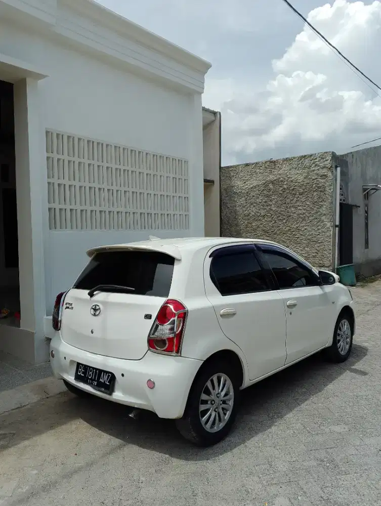 Toyota Etios Valco 1.2 E MT 2014
