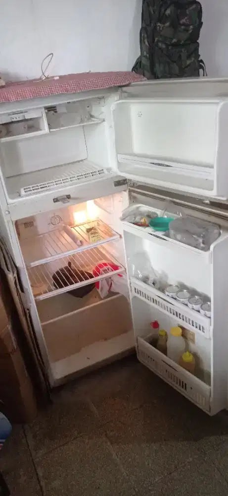 Kulkas 2 pintu GOLDSTAR