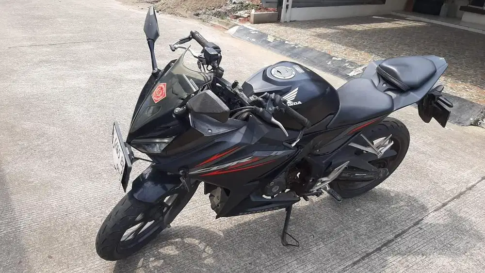 Honda CBR150 !! DIJUAL CEPAT, nego sampe jadi gas!!