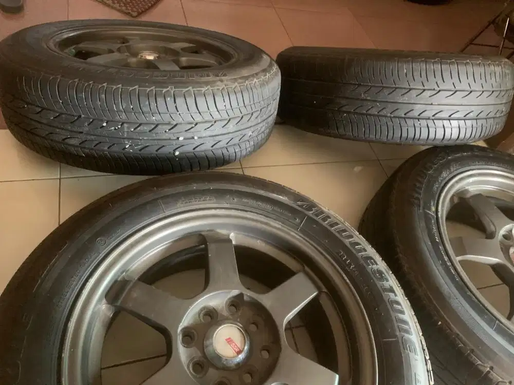 Velg racing 15 te37 ssr 4x100/114 dan ban bridegstone 185/65/15
