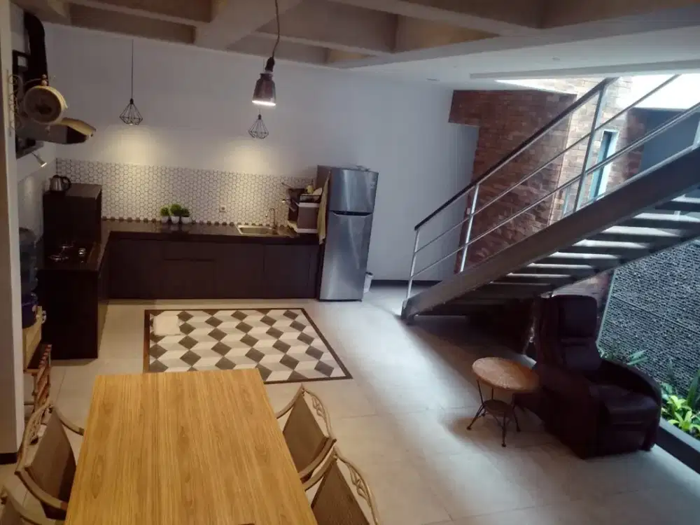 DISEWAKAN RUMAH SAYAP SUNDA BANDUNG COCOK UNTUK KANTOR FURNISH