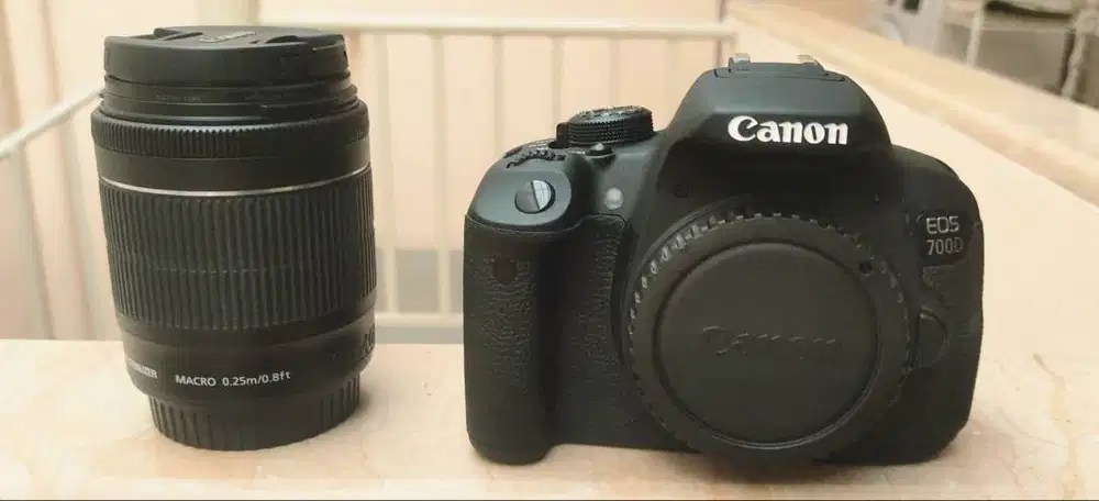 Canon Eos 700 D . Made in Taiwan.