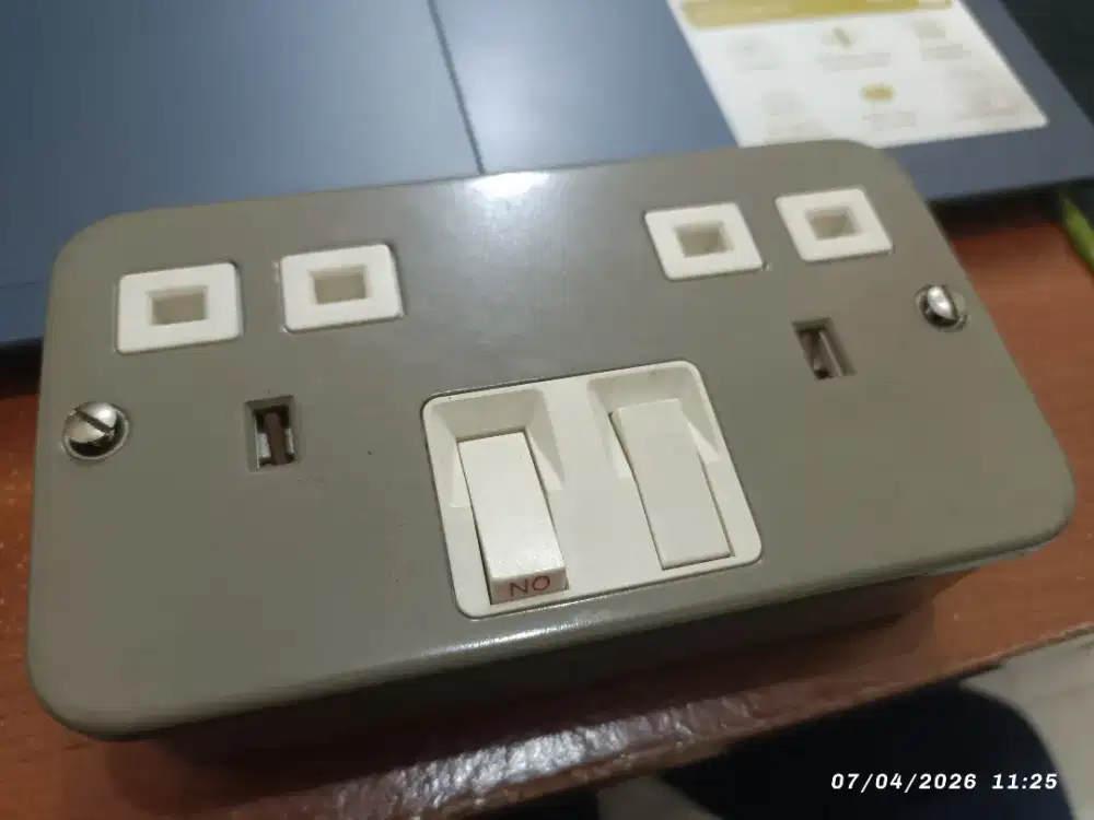 Vintage 1960 Crabtree Electric 2 gang socket