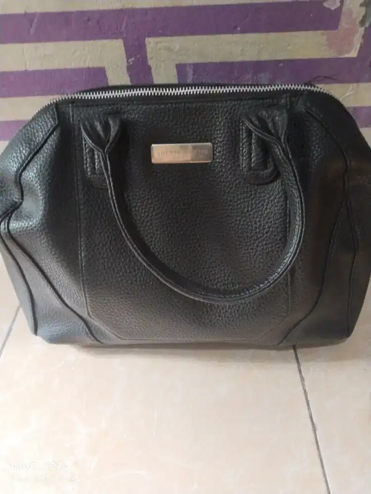 Tas warna hitam Sophie martin