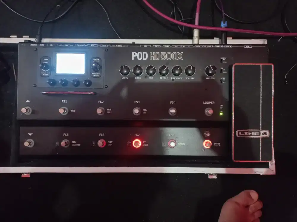 Efek gitar merk line 6 POD HD500X include hardcase istimewa