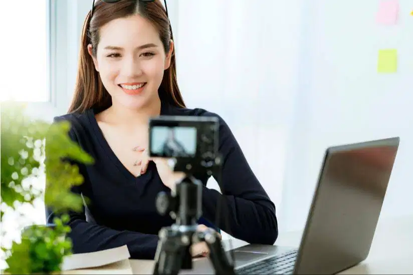 LOWONGAN HOST LIVE STREAMING MARKETPLACE