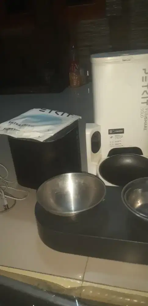 Tempat Pakan Kucing Kamera