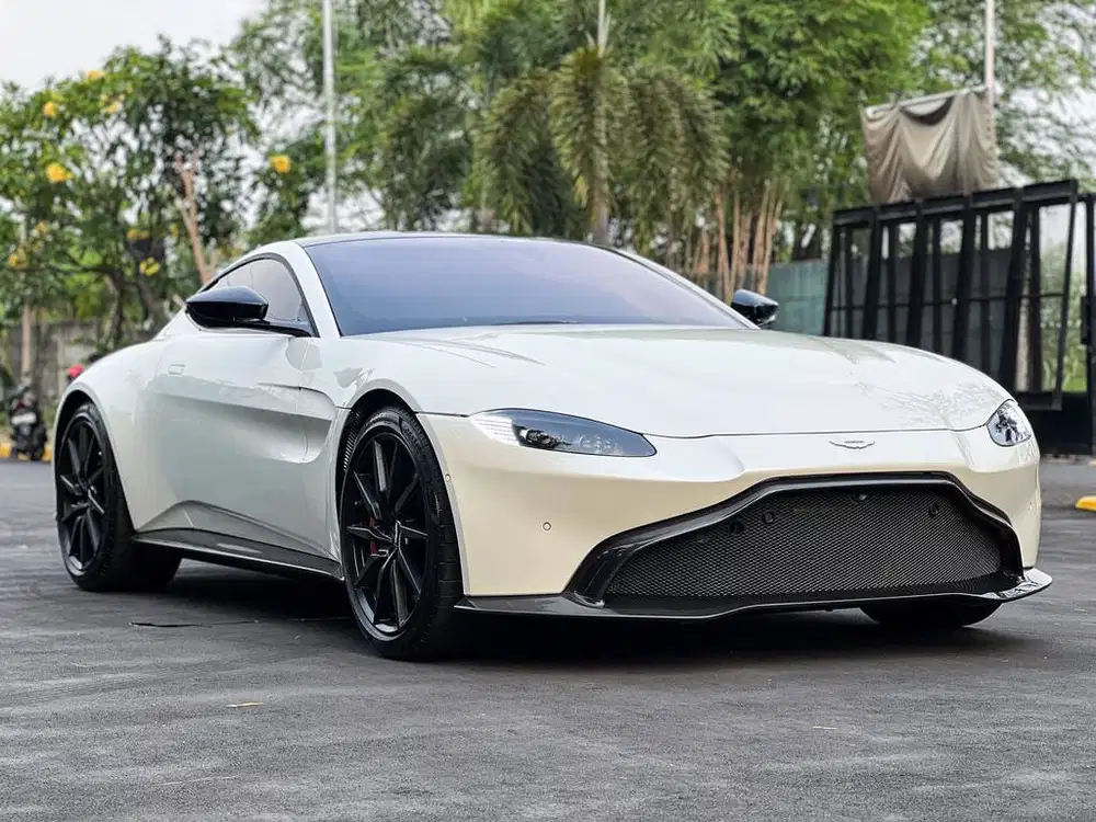 Aston Martin V8 Vantage Coupe 2019