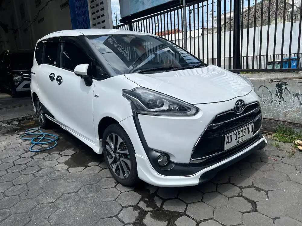 Toyota Sienta 1.5 Q Automatic 2016
