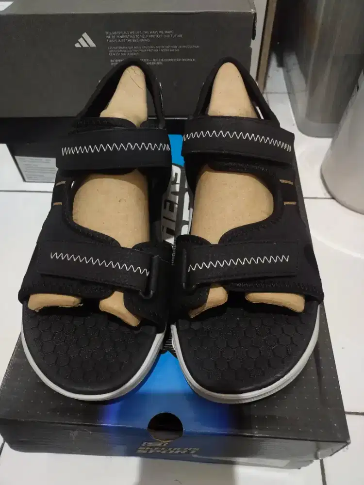Jual sepatu sandal Skechers