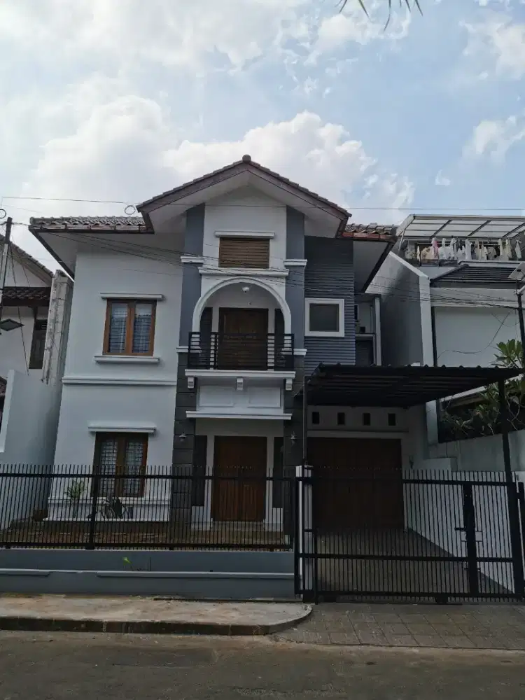Disewakan rumah 2 lantai, Pesangrahan. Jakarta Selatan