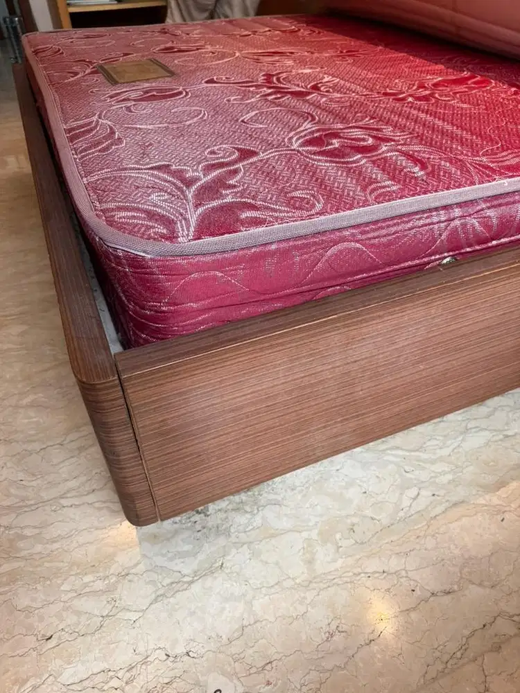 Ranjang plus kasur springbed