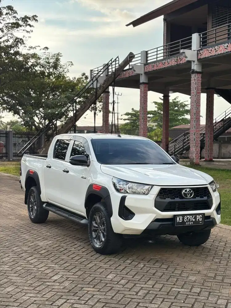 HILUX E 2024 4X4 White Manual