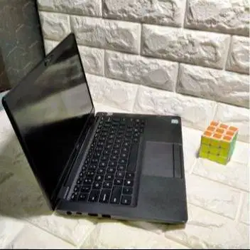 Laptop dell latitude 5300 core i5 gen 8 ddr4 8gb ssd 256GB Touch *RRT