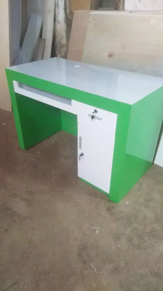 Meja Kasir bahan HPL