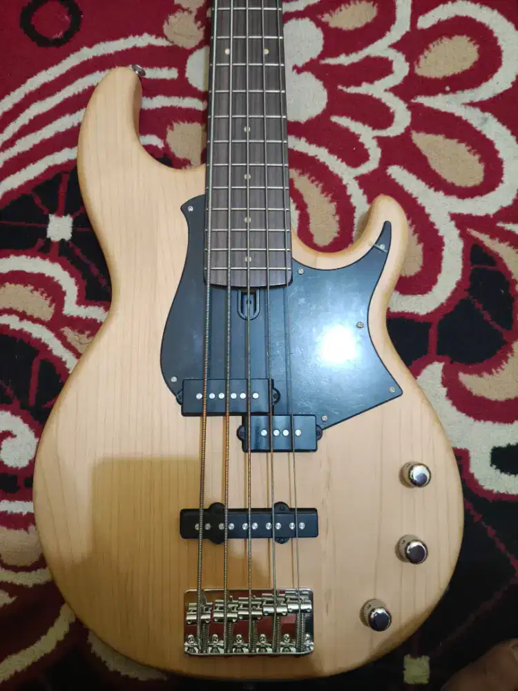 Dijual Bass Yamaha BB235, Bekas seperti baru