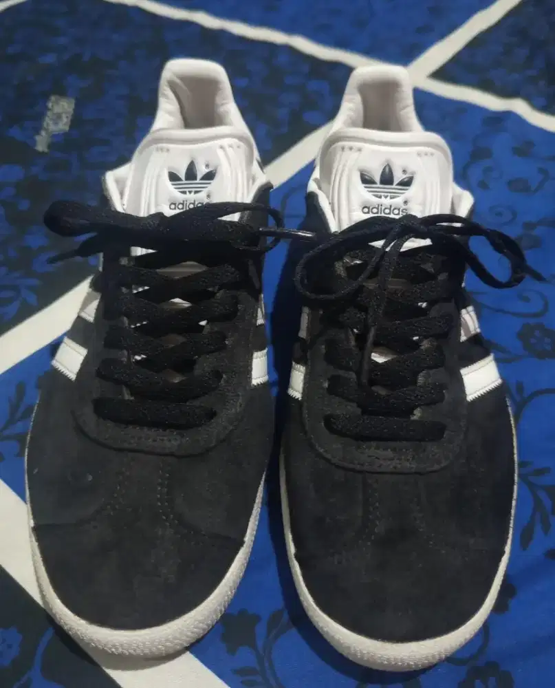 Sepatu Adidas Gazelle black white
