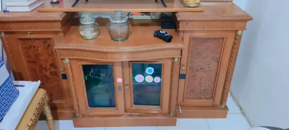 Meja TV bekas bahan kayu jati