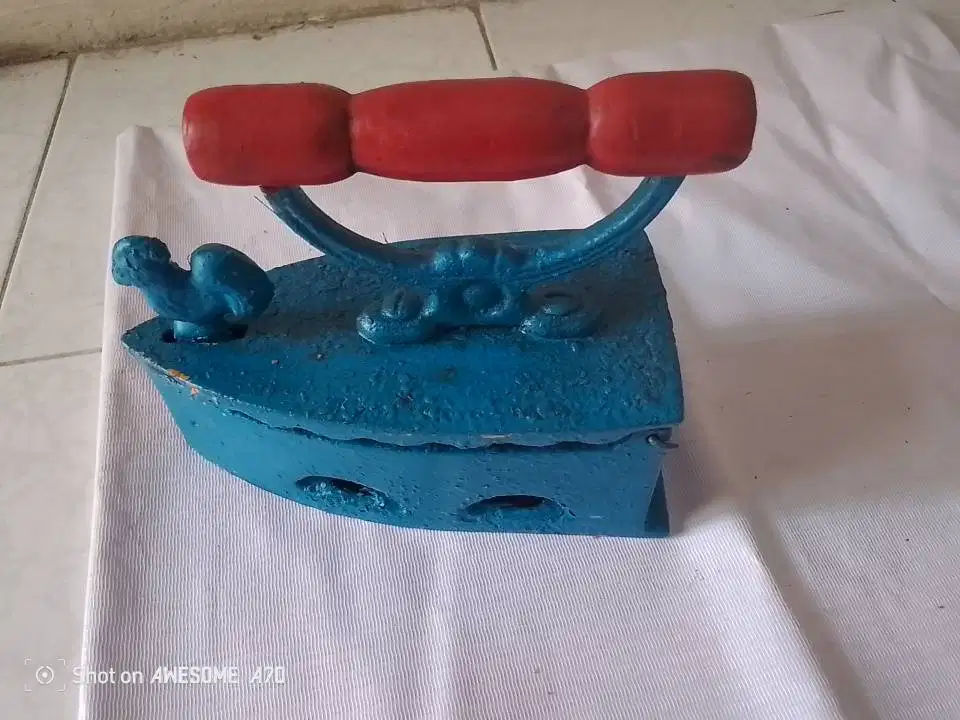 Koleksi Setrika Arang Ayam Jago Biru Bekas Antik