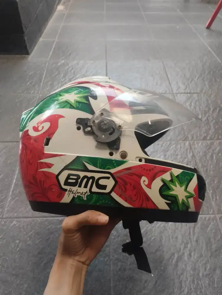 Helm fullface bmc dan helm honda putih