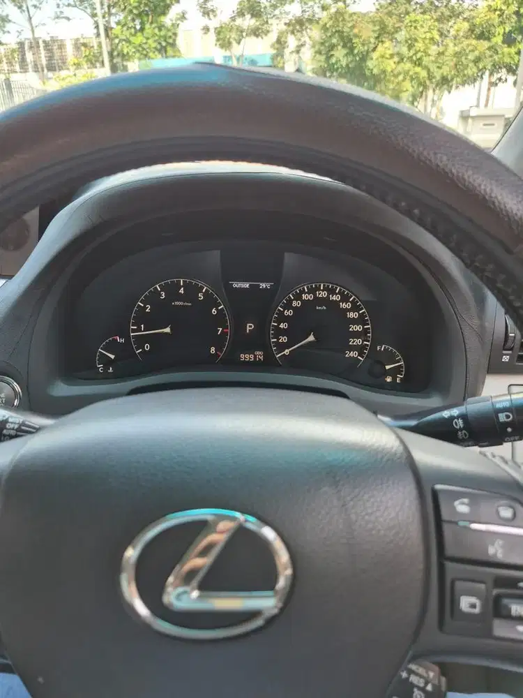 Lexus RX270 at 2011 Abu abu