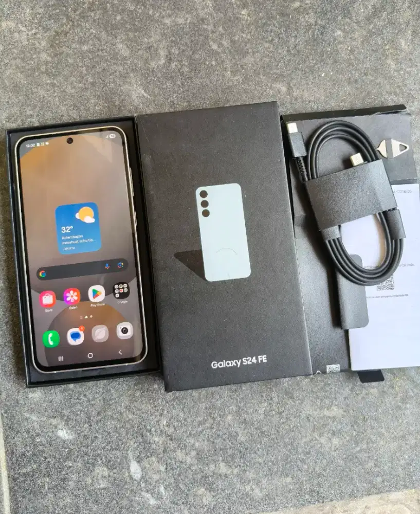 Samsung s24fe 8/256 mulus