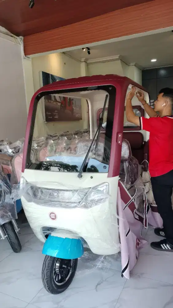 Saige Lyra Roda 3 bisa najak Gratis tirai